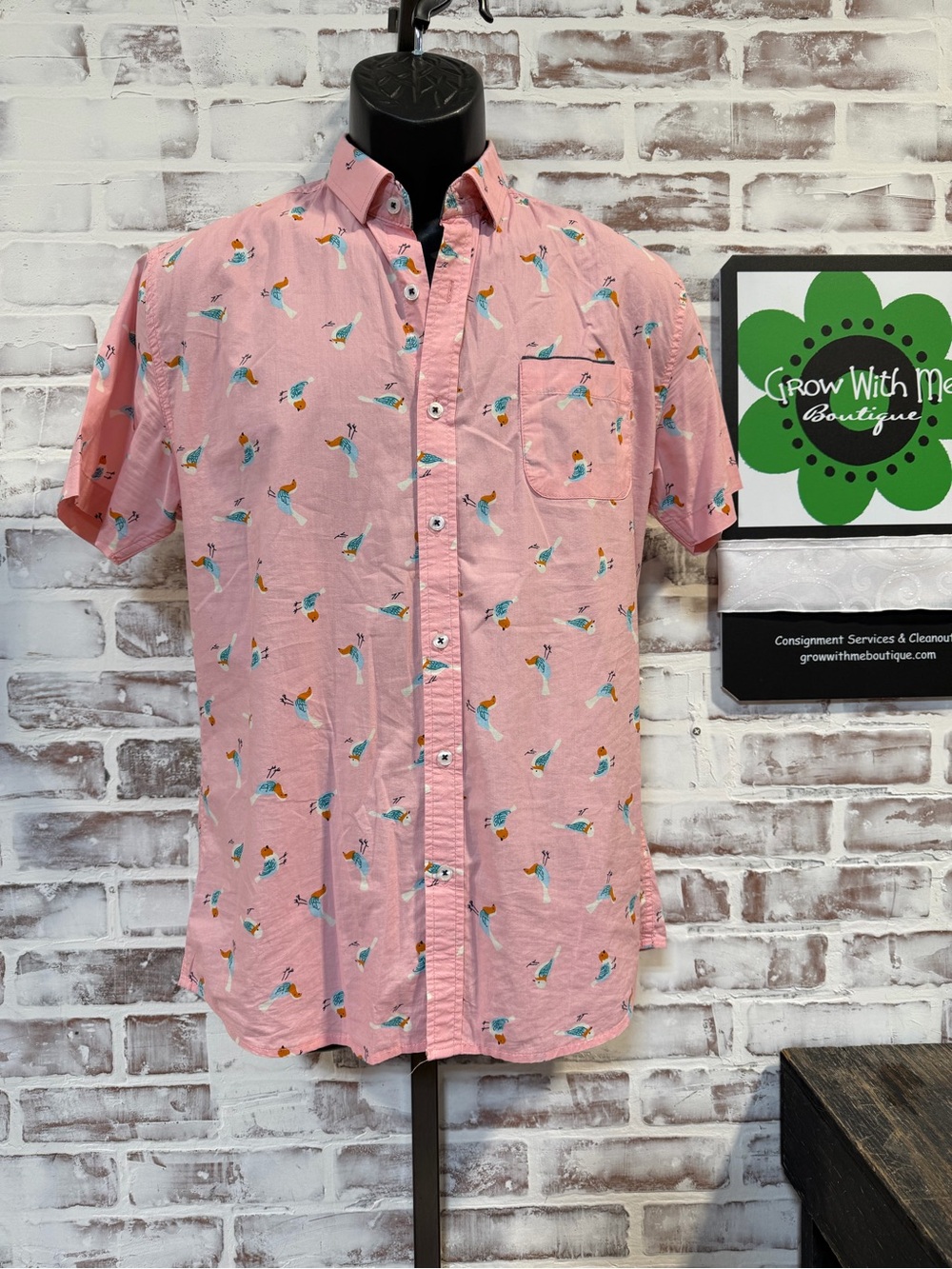 Impatient wolves Men's Pink Short-Sleeve Button-Up Shirt with bird  Print